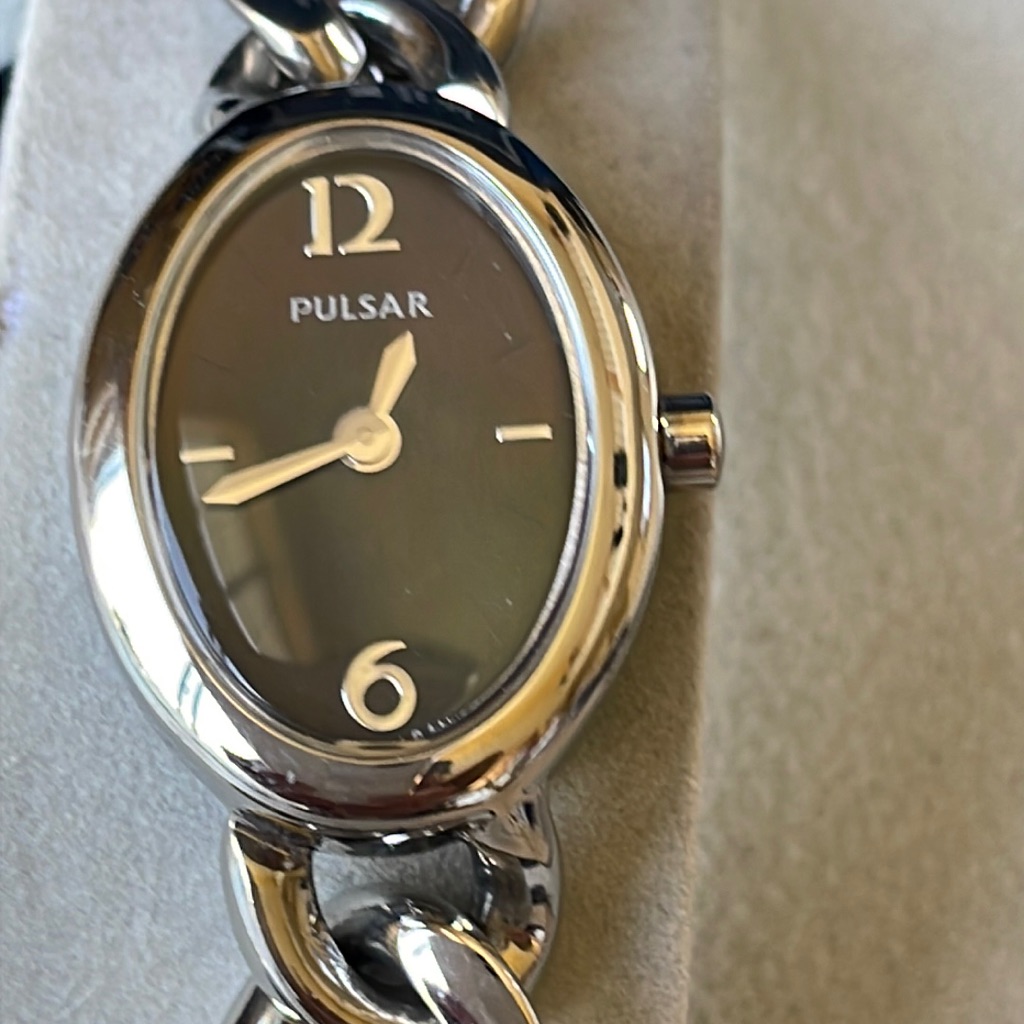 Pulsar Lady Battery Water Resistant Stainless Steel Mother Of Pearl Dial Pulsar Lady Battery Water Resistant Stainless Steel Mother Of Pearl Dial